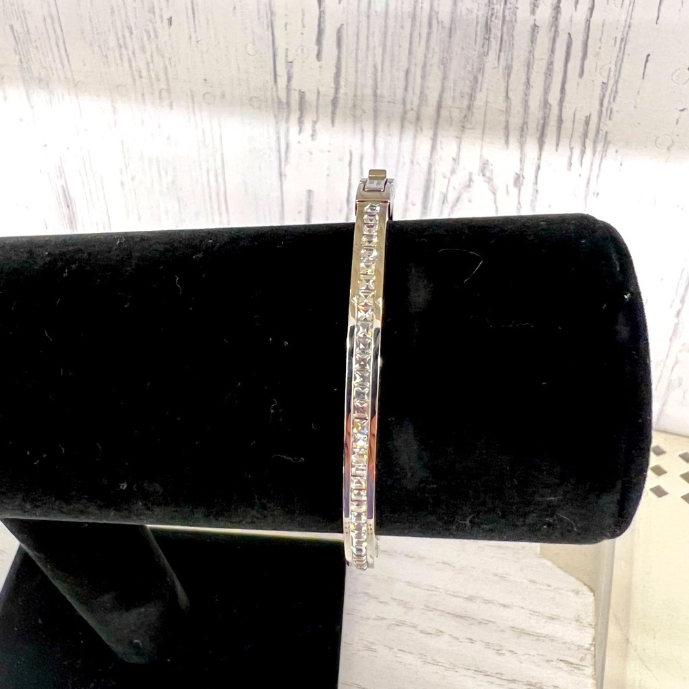 Beautiful Michael Kors crystal bracelet. Very sparkly, no missing stones.